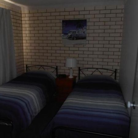 Beachside Court Holiday Apartments Caloundra Room photo