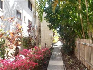 Beachside Court Holiday Apartments Caloundra Exterior photo